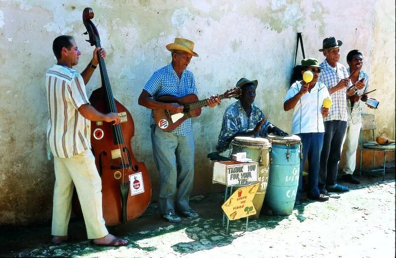 Кубинский вк. Гавана музыканты. Куба Куба Куба музыканты. Кубинцы музыканты. Уличные музыканты Куба.