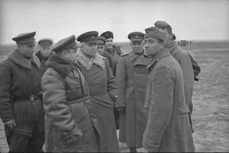 Ватутин фронта 1943. Командуя 1 м украинским фронтом