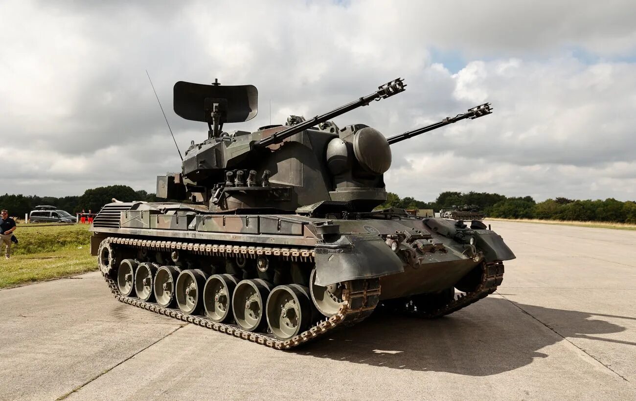 Танк гепард. ЗСУ гепард Германия. Зенитный танк Gepard. Гепард Германская ЗСУ. Флакпанцер гепард.