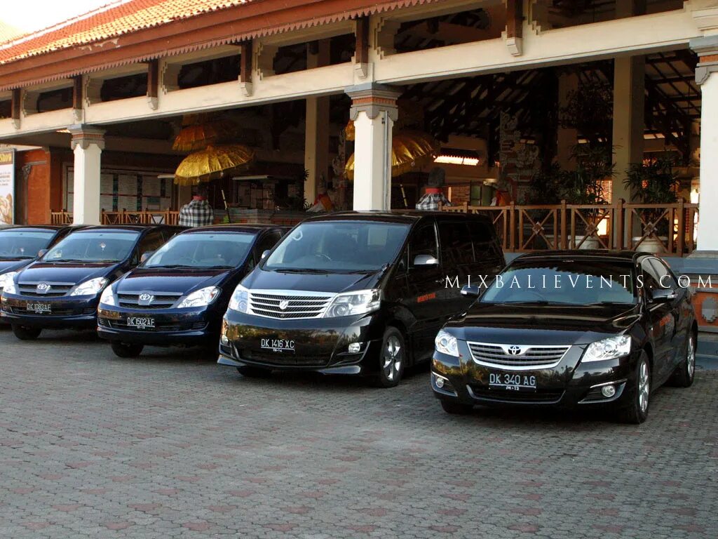 Toyota Бали. Машины в Индонезии. Машины на Бали. Машина в отеле. Авто бали