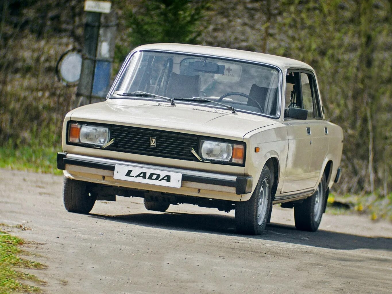 Как называется жигули. 2105 на аву. ваз 2105. ваз-2105 «жигули». lada (ваз) 2105.