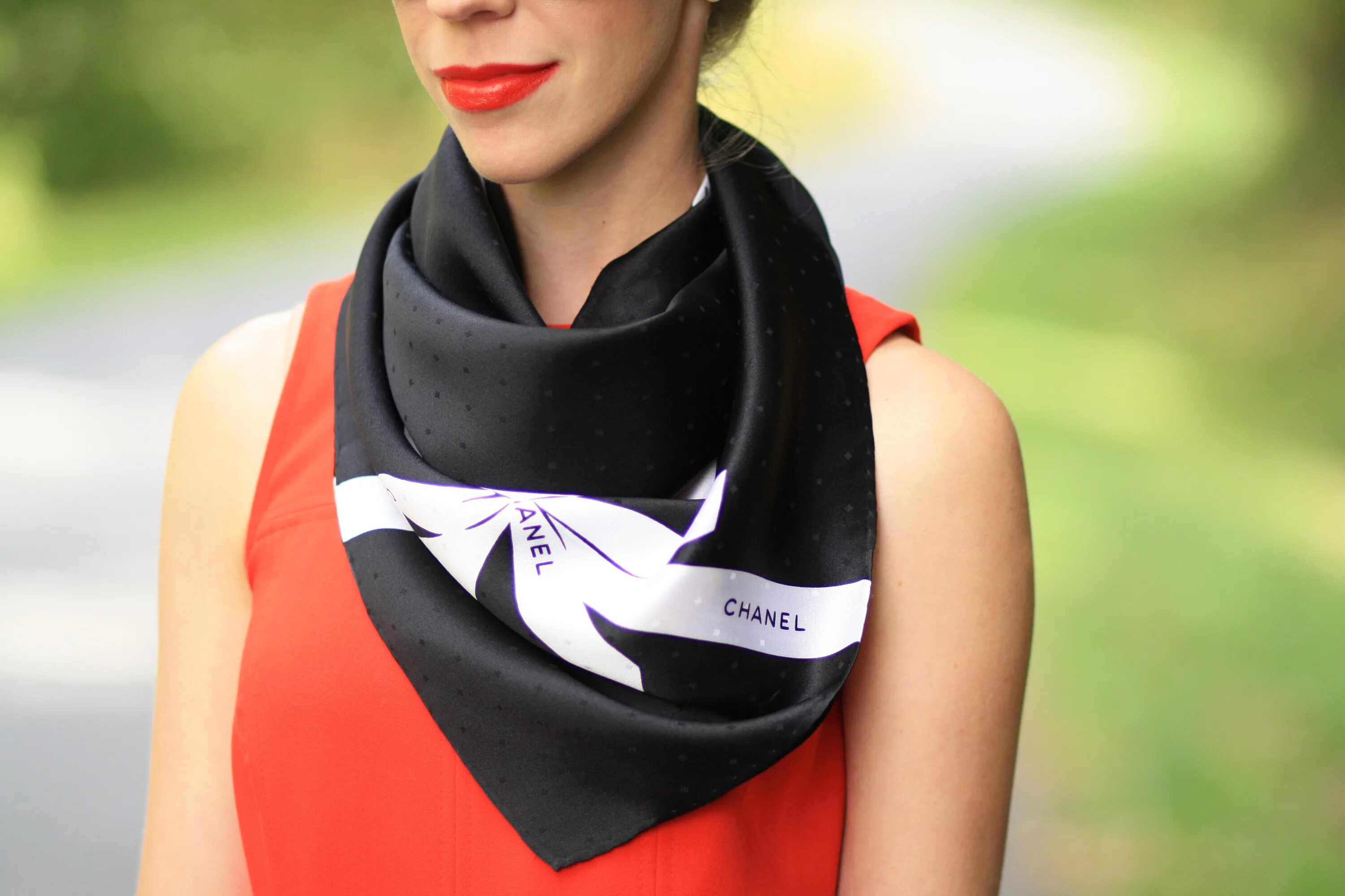 Silk Scarf Chanel. Платок женский. Платок шейный. Шарф на шее.