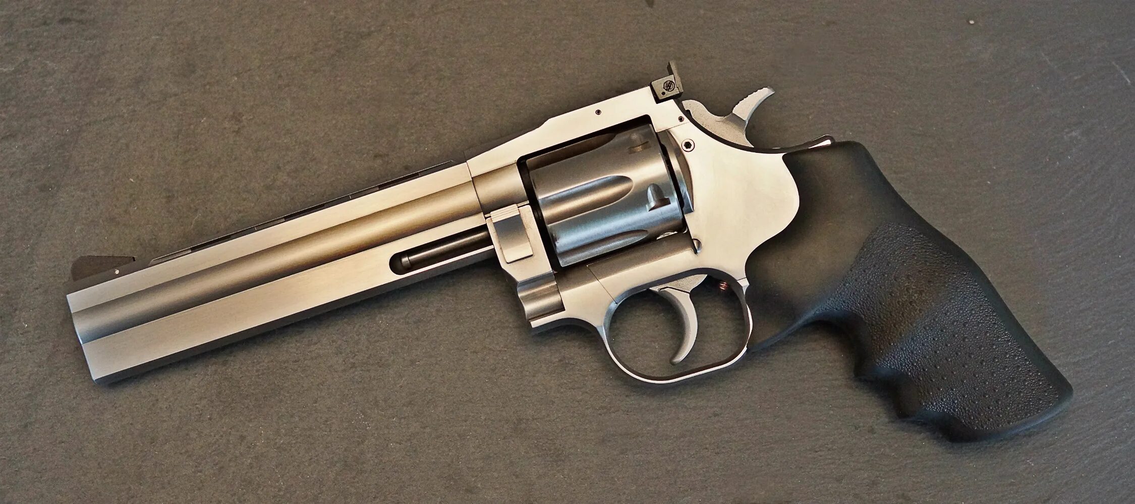 Магнум 357 револьвер. Револьвер Магнум 357. Dan Wesson 357 Magnum. Dan Wesson 715 Revolver. Dan Wesson .357 Revolver.