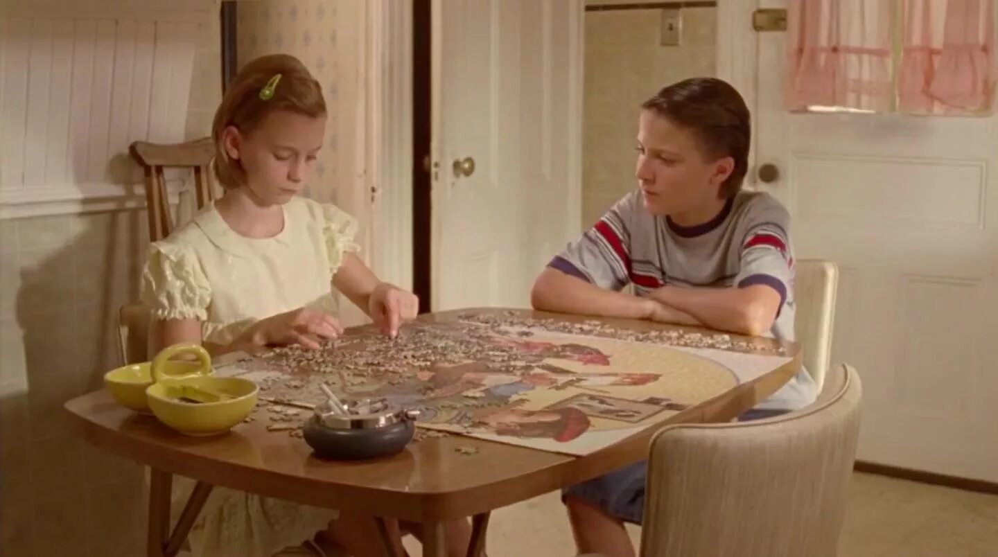 2. Девушка по соседству фильм 1999. Девушка напротив 2007. 2. Девушка напротив 2007.