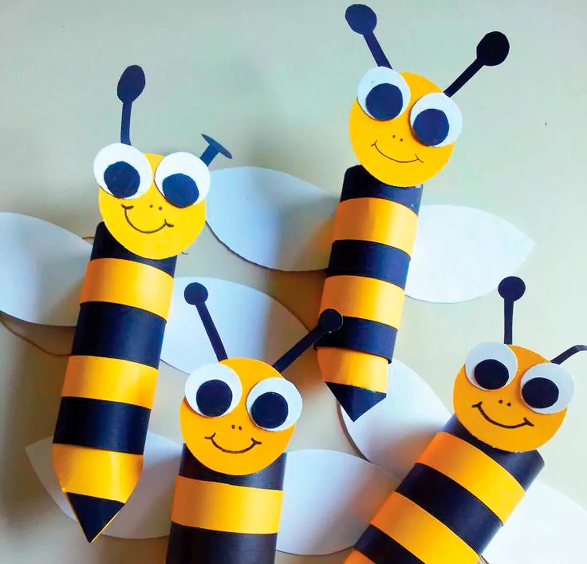 Сделать пчелу своими руками. Поделки из бумаги. Поделки для детей. Поделки для дошкольников. Поделка Пчелка для малышей.