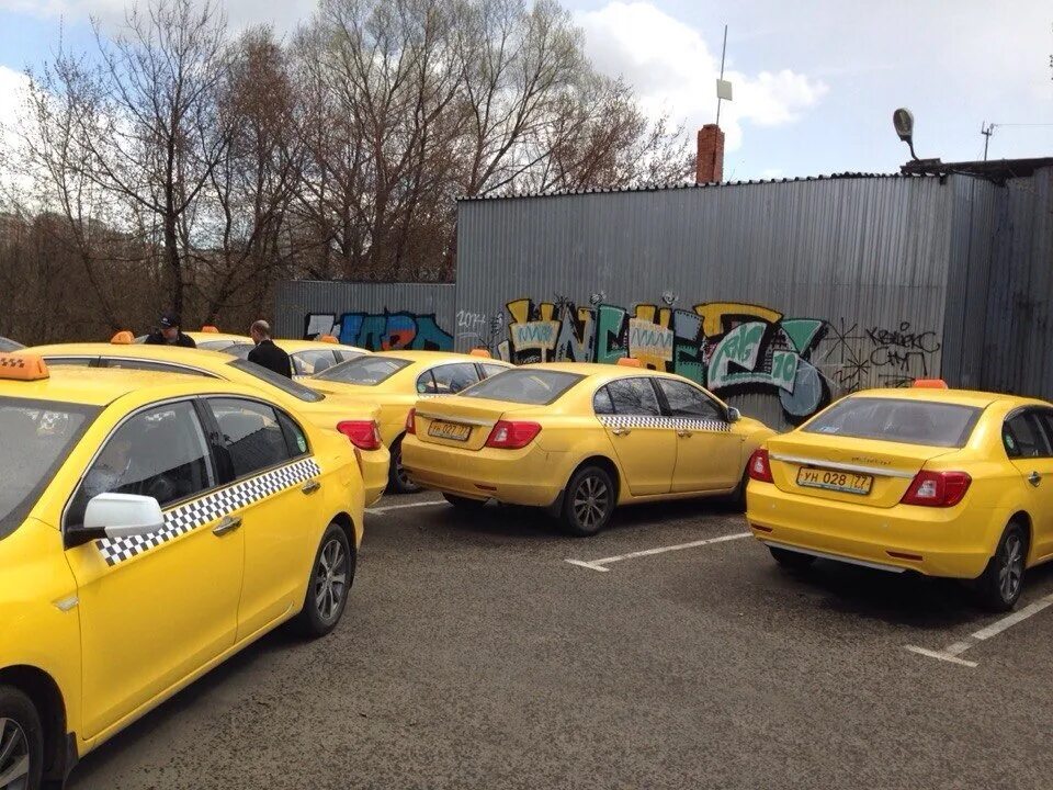 Всего 15 такси 6 желтых. Местное такси. 7-Ми местное такси. Такси 6 мест. Местное такси на дачах оеклаиаг.