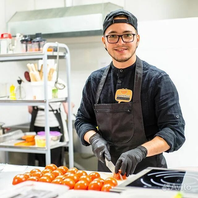 сушист. требуется повар. повар в кофейню. заготовщик обуви. сборщик в обувном цеху.