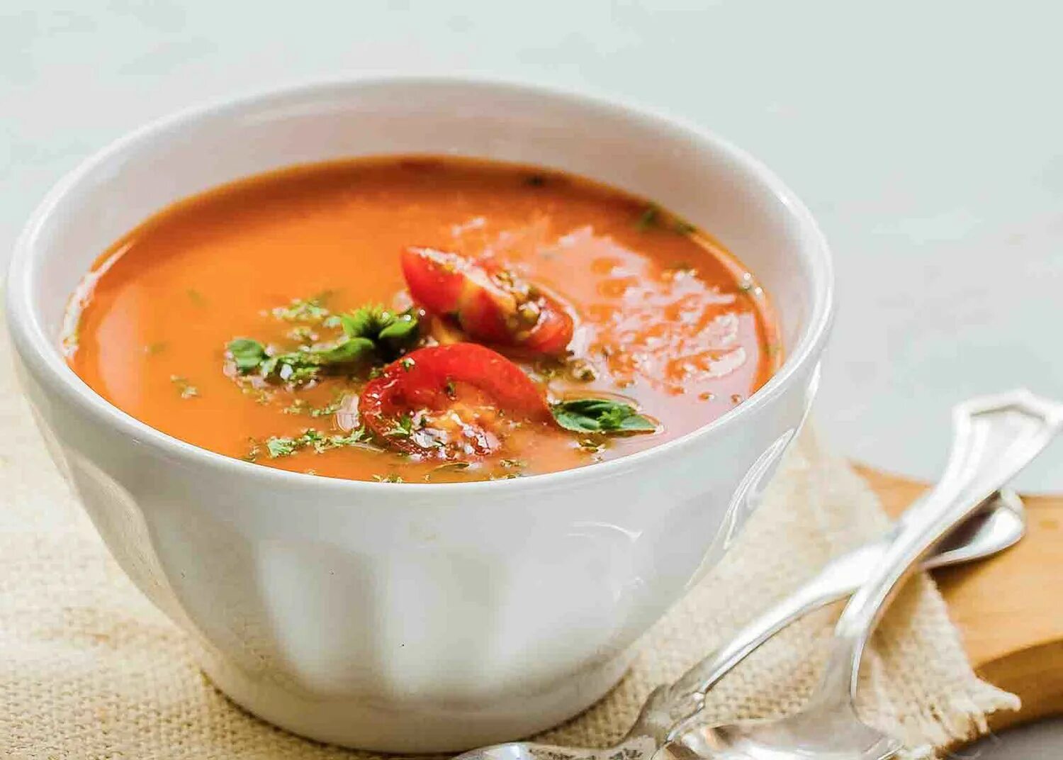 Chmcl soup. Быстрорастворимый суп американский. Tomato Cream Soup. Красная супница Soup. Киргизские супы с названиями.