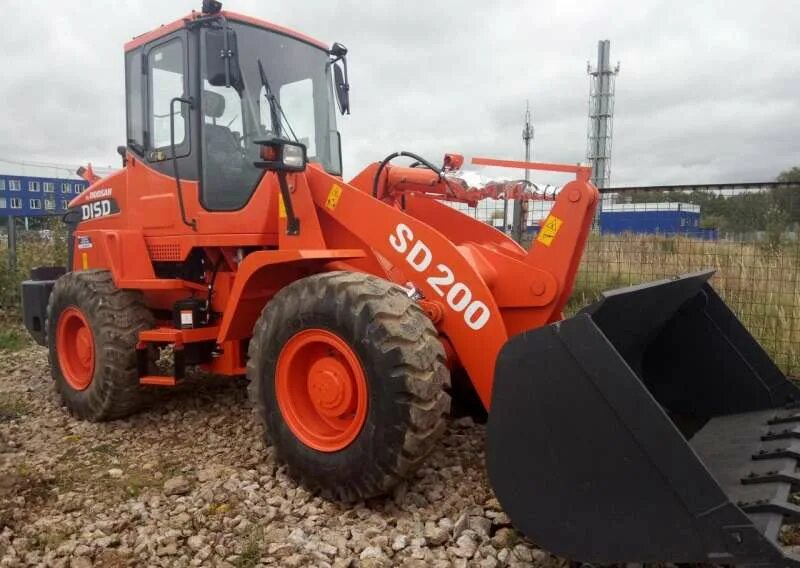 Экскаватора погрузчик нижний новгород. Sd200 погрузчик. Doosan sd200n. Фронтальный погрузчик sd200. Фронтальный погрузчик DISD.