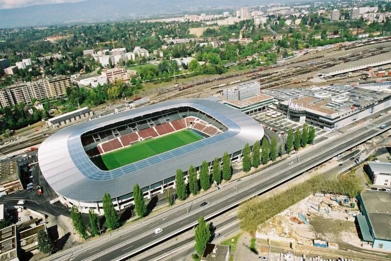 Стадион ст. Стадион Стад де Женев Женева. Stade de Genève Женева Швейцария футбольный стадион. Серветт Женева стадион. Стад де Женев стадион фото.