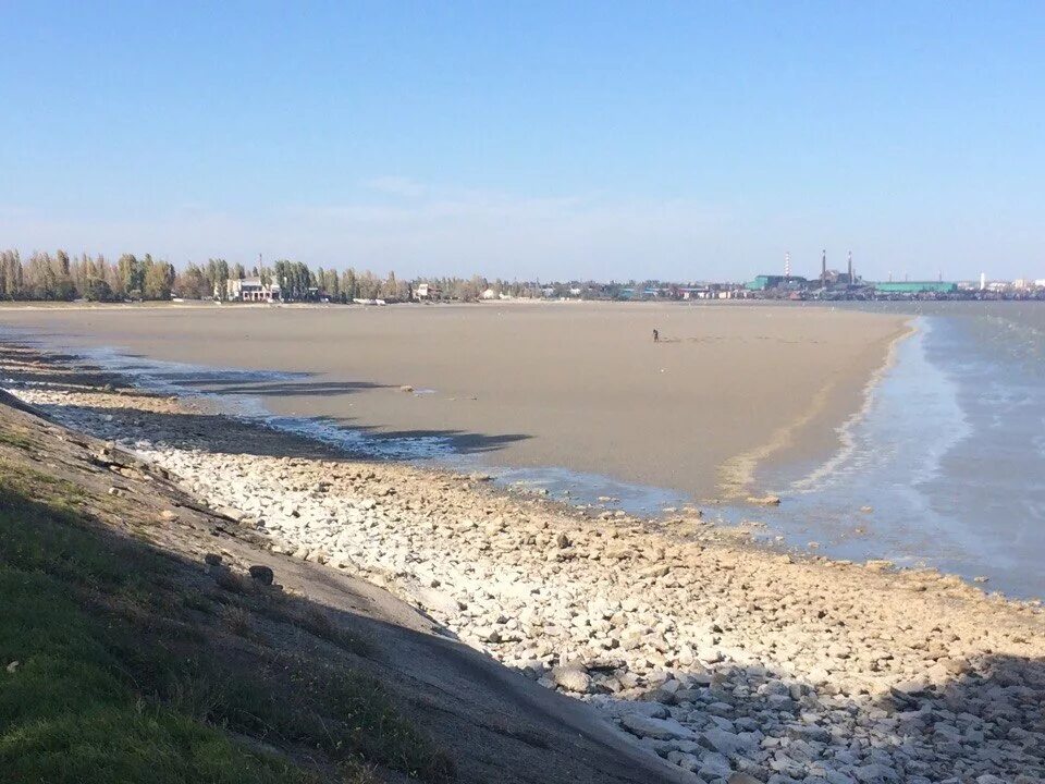 Таганрогский залив отлив. Таганрогский залив Азовского моря. Обмеление Азовского моря. Дон и Азовское море.