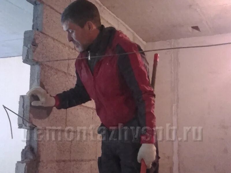 демонтаж перегородки из пеноблоков. демонтаж перегородки из пеноблоков.