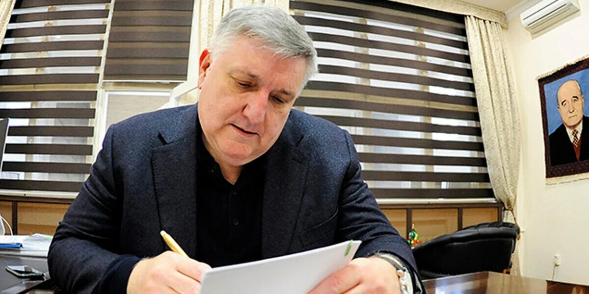 Заурбек исламович. Джамбулатов заурбек. Фарман меликов минмолодежи рд. Имран жулагов. Зайдин джамбулатов ректор даггау.