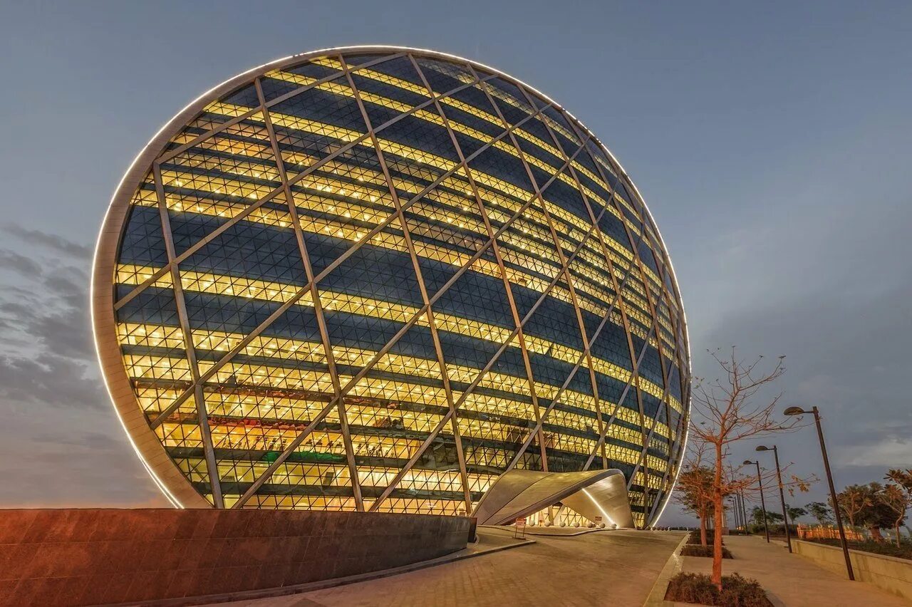 Aldar headquarters building (абу-даби, оаэ, 2010). Небоскреб aldar hq. Круглый небоскреб aldar hq в абу-даби. Абу даби круглое здание. Круглый небоскреб в абу даби.