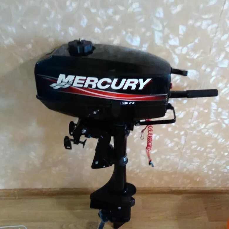 Mercury me 3.3 m. Меркури 3.3 на подставке. Mercury 3.3 габариты. Шильдик Меркури 3.3. Лодочный мотор меркурий 3.3