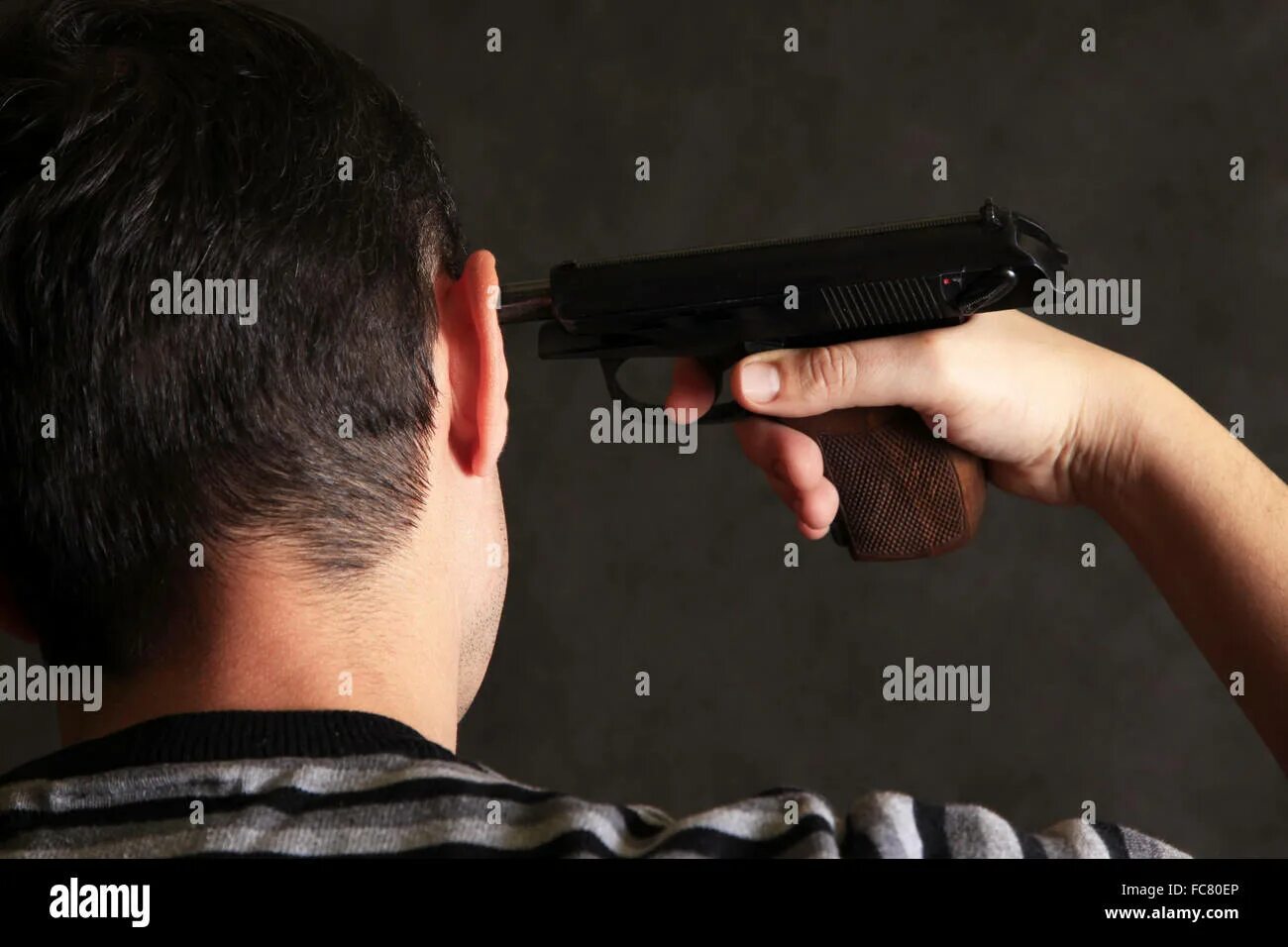 В великих луках застрелился. В великих луках застрелился. В великих луках застрелился. Застрелился из пистолета. В великих луках застрелился.