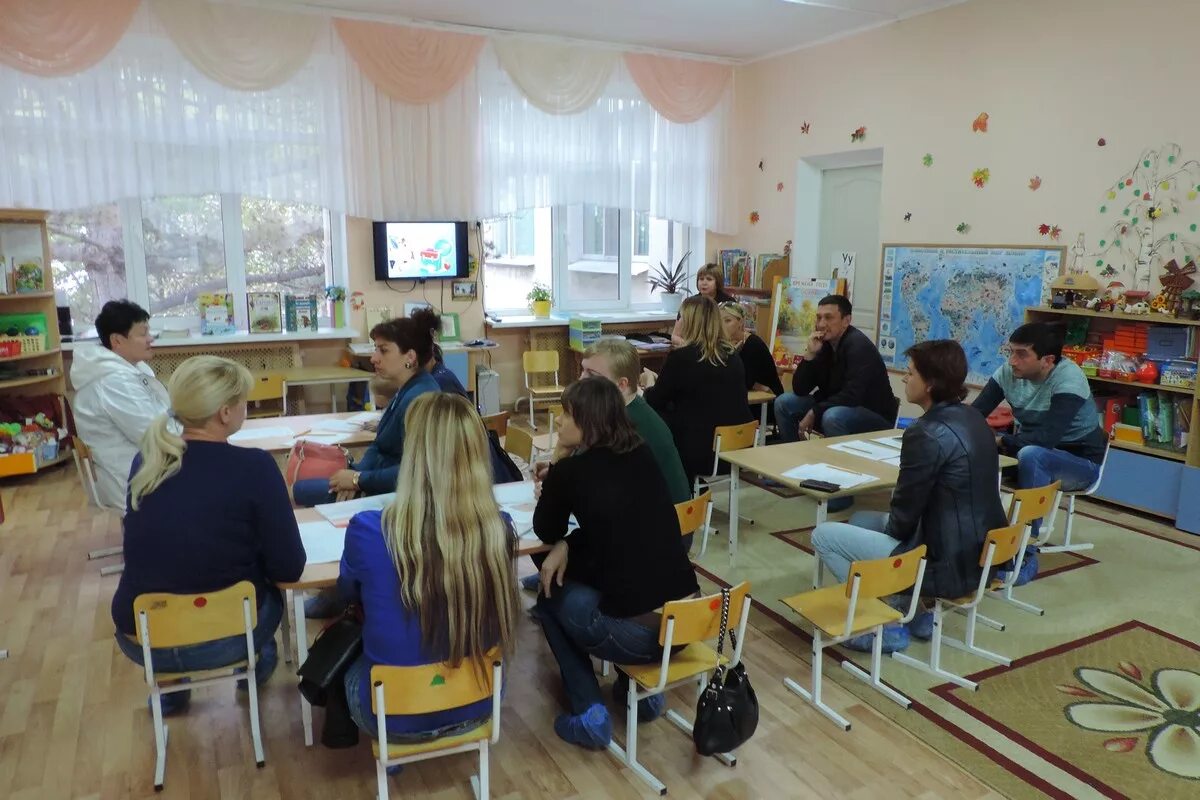 Нетрадиционные собрания в старшей группе. Родительское собрание в саду. Собрание в садике. Родительское собрание в садике с детьми. Собрание родителей в детском саду.