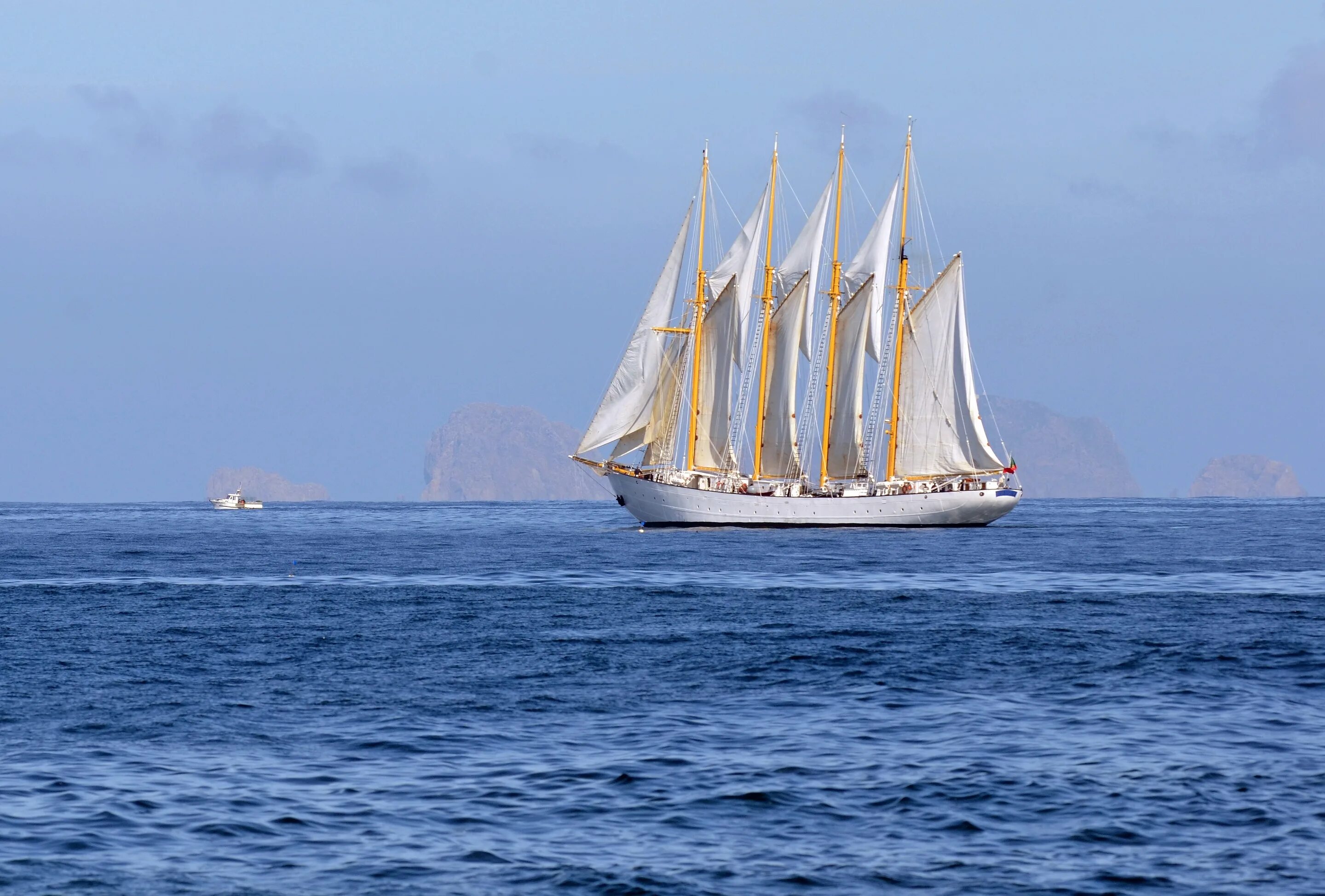 Рыболовство в тихом океане. Танкерный флот. Лайнер в океане. Круизный лайнер в майами. Корабль в океане.