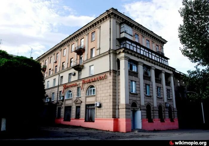 Гостиница алчевск. Гостиница металлург алчевск. Алчевск гостиница металлург взрыв. Гостиница алчевск. Г.