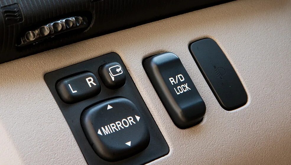 Mitsubishi pajero блокировки. Кнопка r/d Lock Митсубиси л200. Mitsubishi l200, 2014 кнопка ESP. Кнопка r/d Lock Митсубиси Паджеро 4. R/D Lock l200 кнопка.