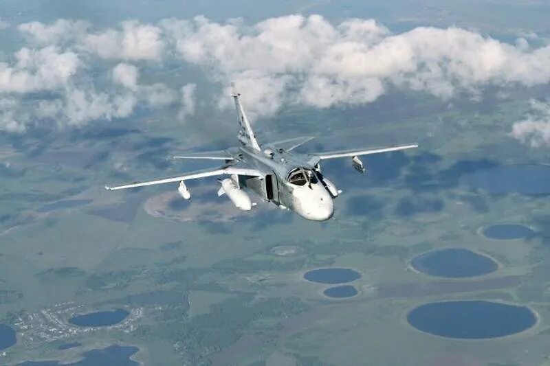 Воздух 23. Су 24 в воздухе. су 24 дозаправка. локатор су 24. су-24мр полет.
