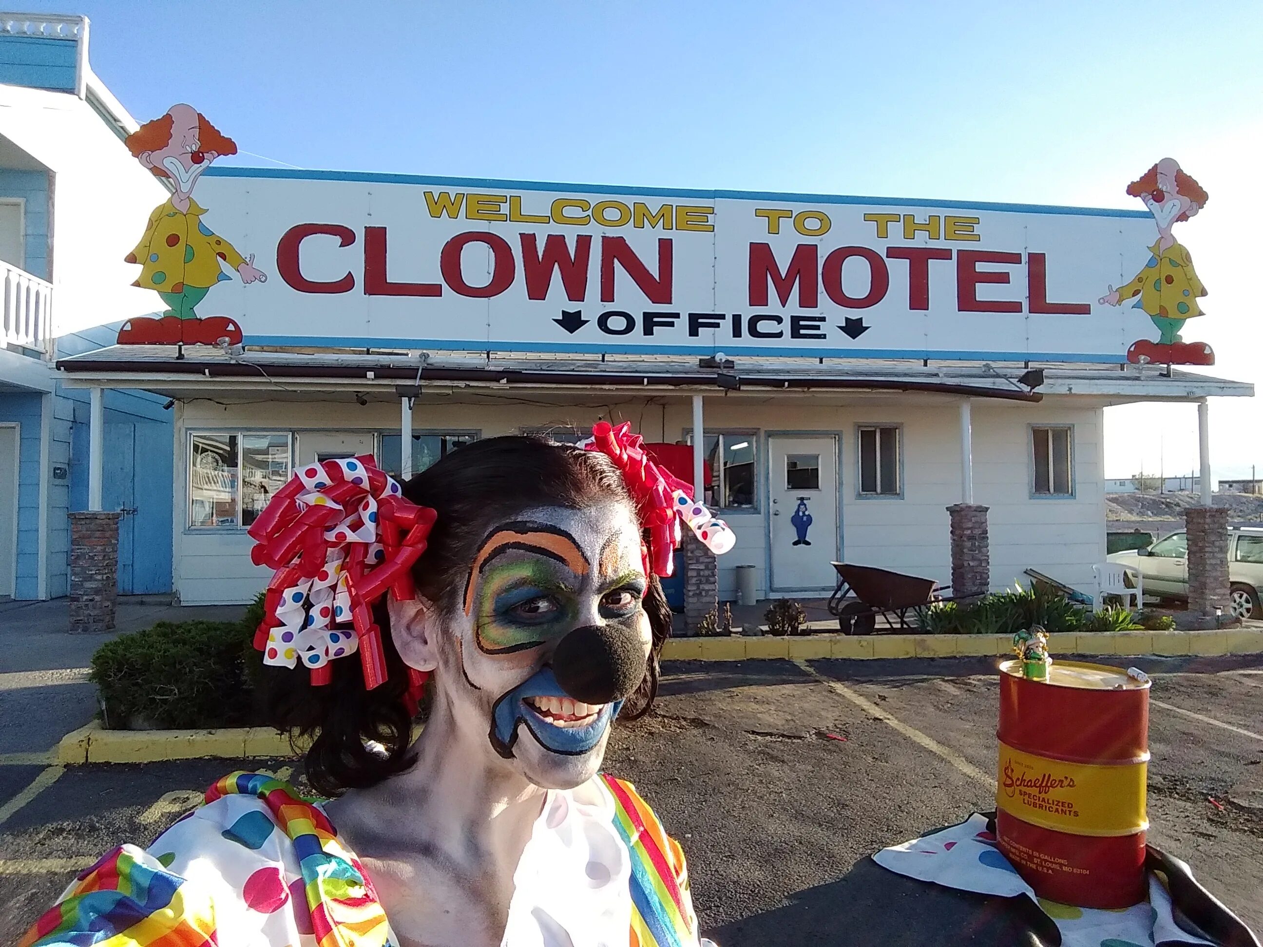 Мотель клоун