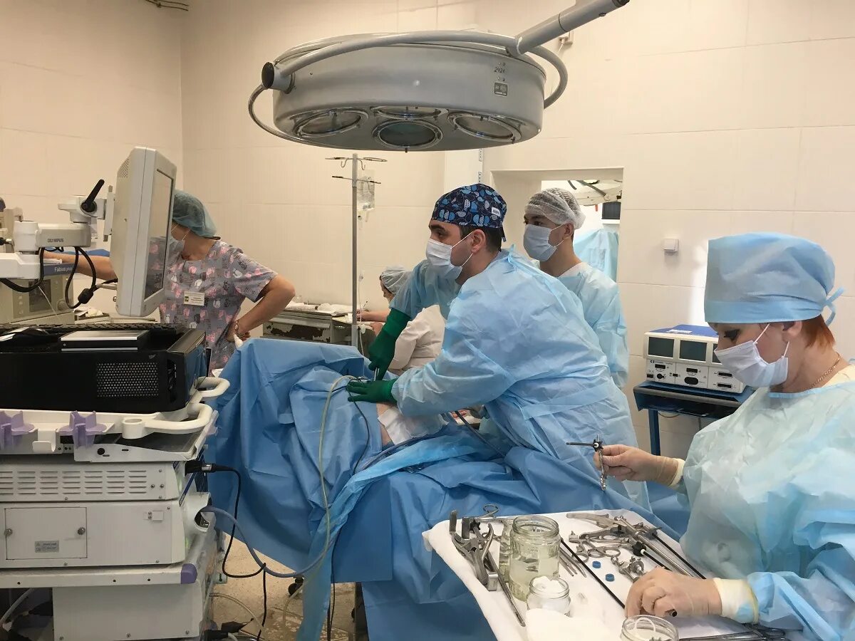 дубков максим александрович казань. новосибирская областная больница центр нейрохирургии. врачи хирурги корея. горбольница новосибирск хирурги. новосибирская дорожная клиническая больница.