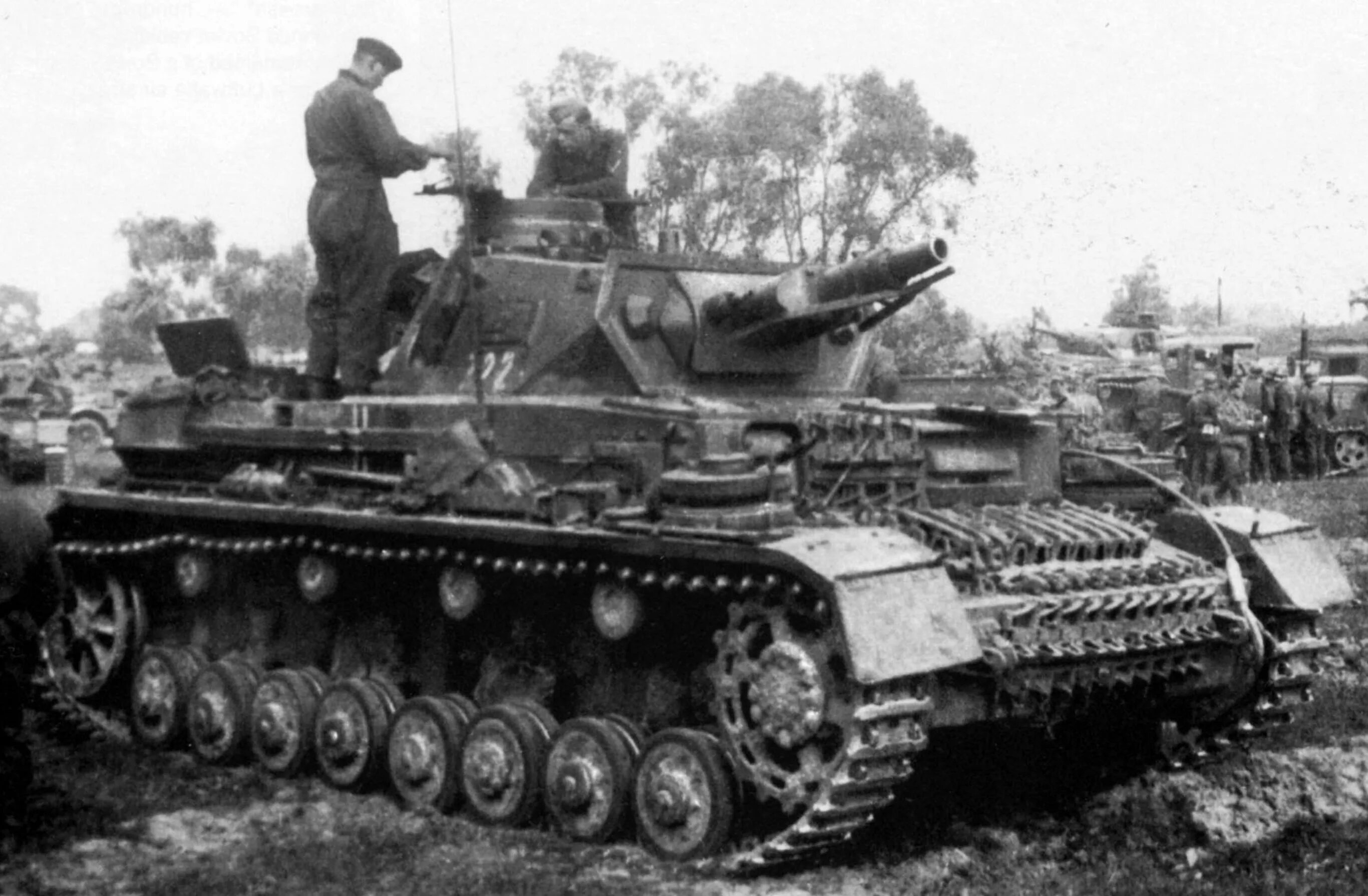 Первая п четвертая т. Panzer 4 1941. Немецкий подводный танк Tauchpanzer III. PZKPFW IV В СССР. Panzer 4 f1 1941.