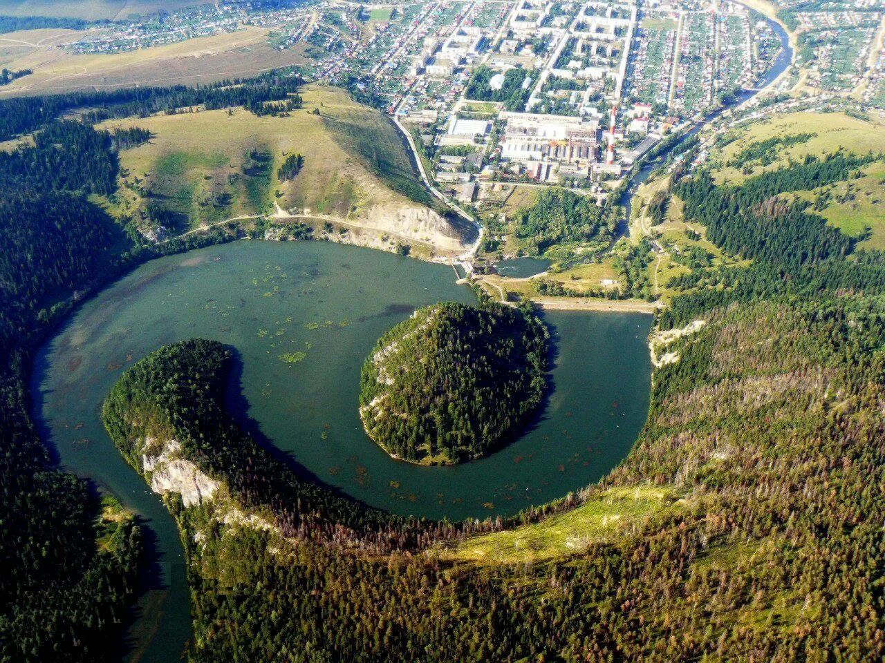 Водоем сверху