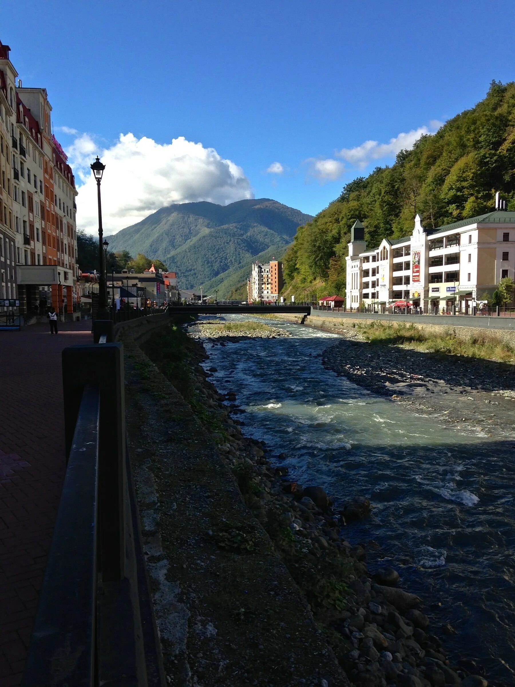 Роза хутор адлер. Роза хутор река мзымта. Адлер роза хутор фото. Адр красная поляна роза хутр. Олимпийская деревня роза хутор.