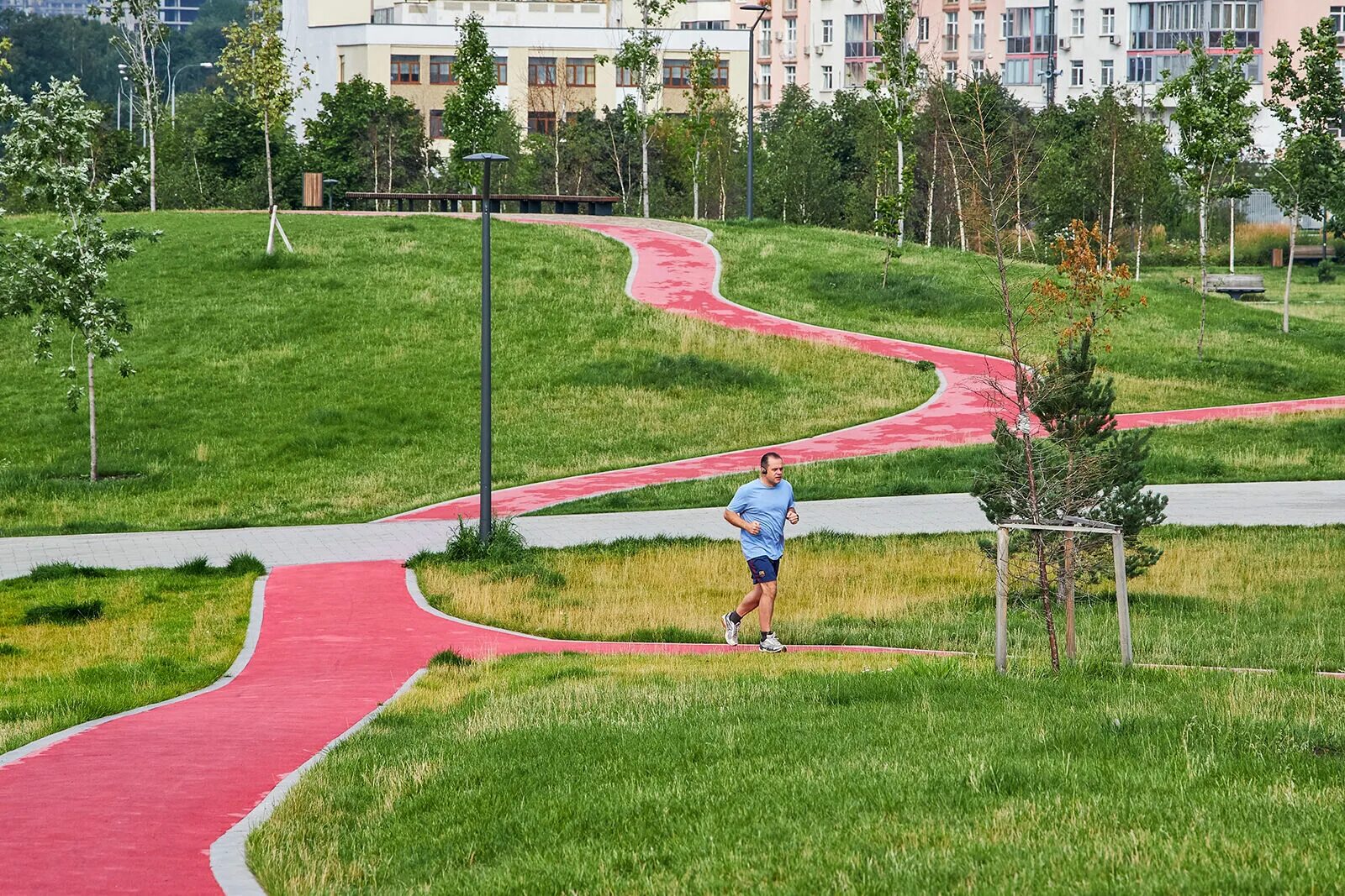 Парк ходынское поле спортплощадка. Спортивные площадки в парках москвы. Парк царицыно детские площадки. Воронцовский парк спортивная площадка. Городские парки москвы для любителей спорта.