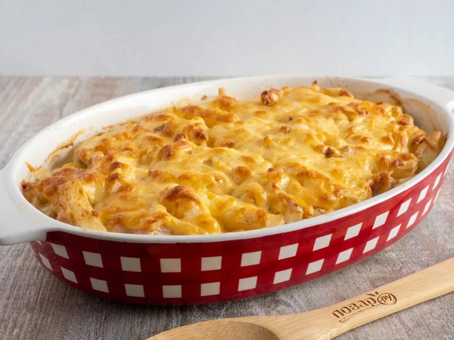 Слоеная картошка с сыром в духовке. Слоеная картошка в духовке. Картофель слоями в духовке. Слоеная картошка с сыром в духовке. Слоеная картошка с сыром в духовке.