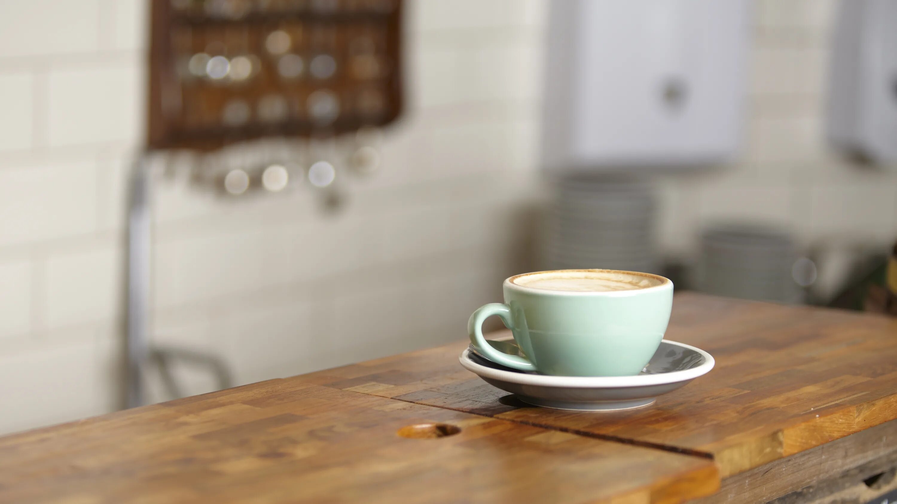 Кофе перед столом. A coffee cup on the table. Кофе в кружке и пазлы на столе. Салфетки лайма 128728, 250 шт. A coffee cup on the table.