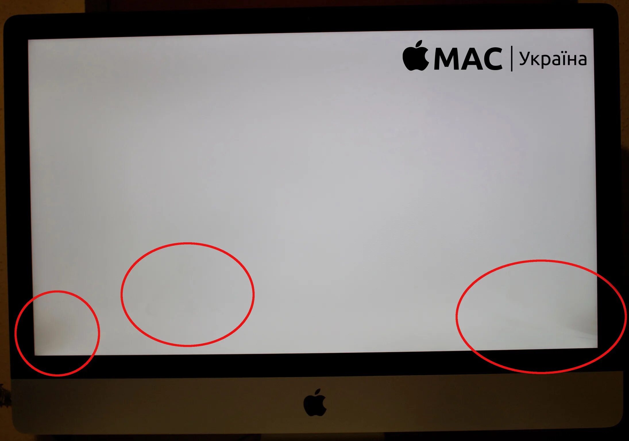 IMAC 27 пыль под матрицей. Пыль под стеклом IMAC 27. Пятна на матрице. Пятна на матрице монитора. Круглая точка на экране