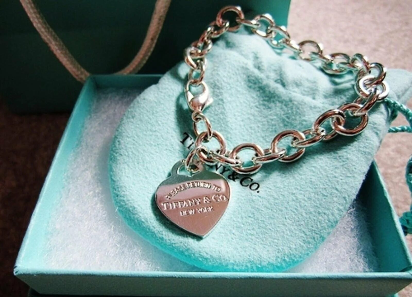 Тиффани Forever Love браслет. Браслет Tiffany 28273622. Браслет Тиффани золотой. Браслет Тиффани с нефритом.