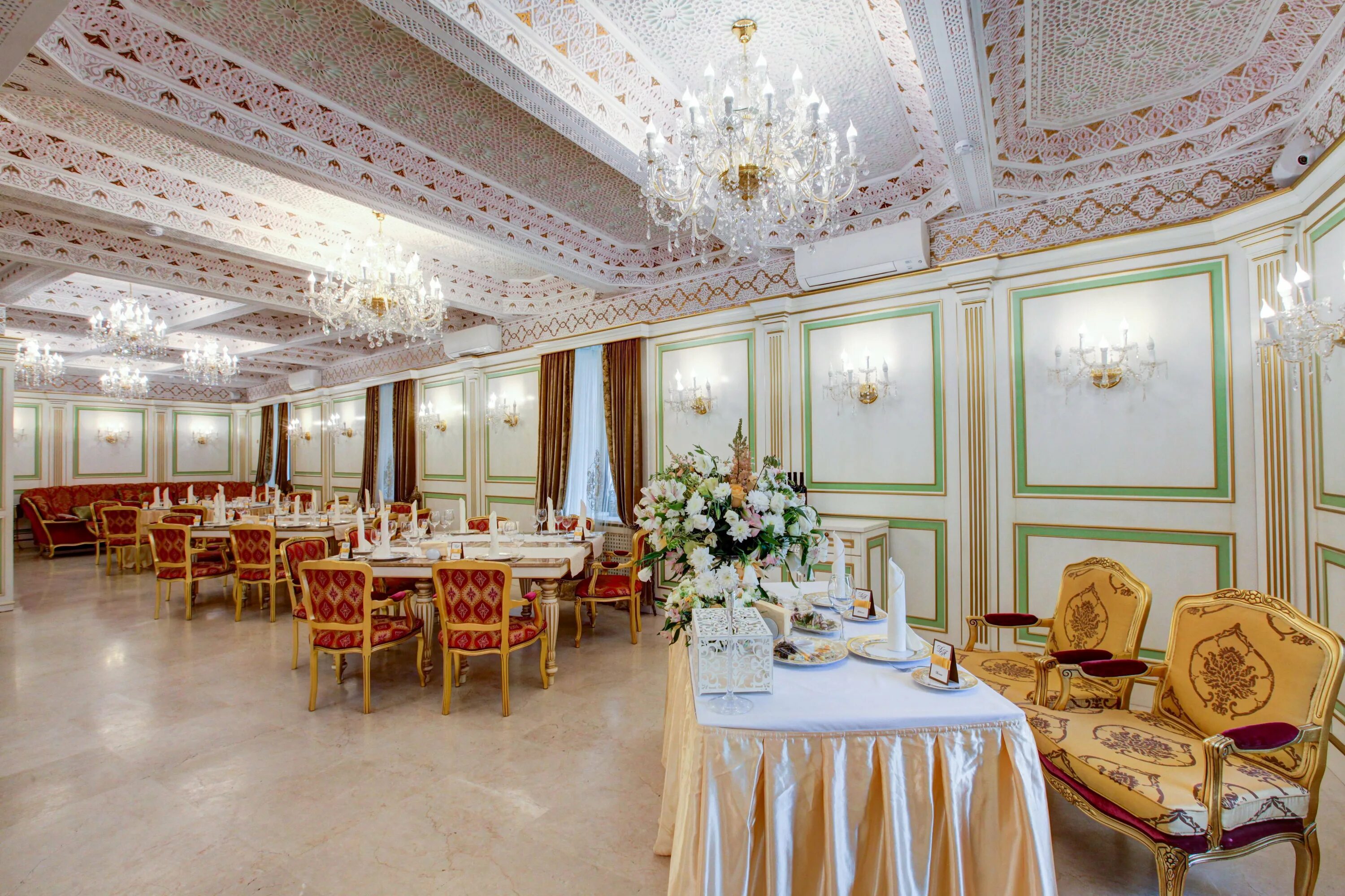 Парк культуры зубовский рестораны. Гранж ресторан. Зубовский бульвар 22/39 кафе гранж. Гранж ресторан. Кафе гранж на зубовском бульваре.