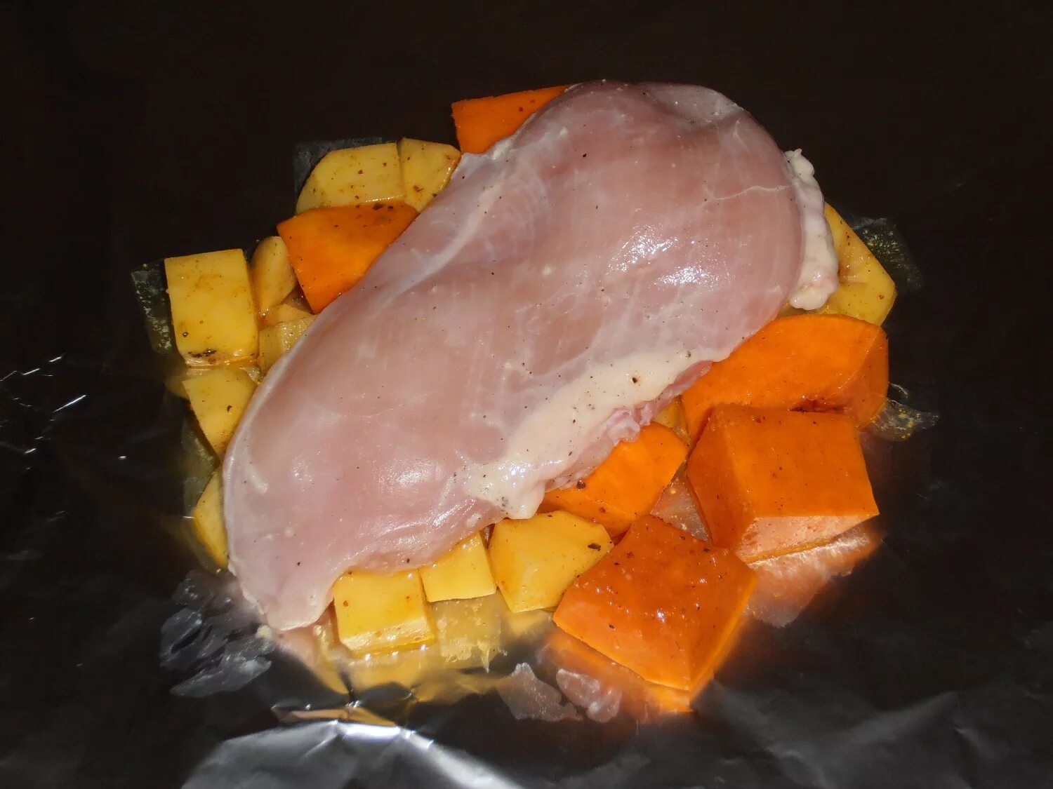 куриная грудка с тыквой. тыква запеченная с курицей. куриная грудка с тыквой на сковороде. куриная грудка запеченная с тыквой. куриные грудки запеченные с тыквой.