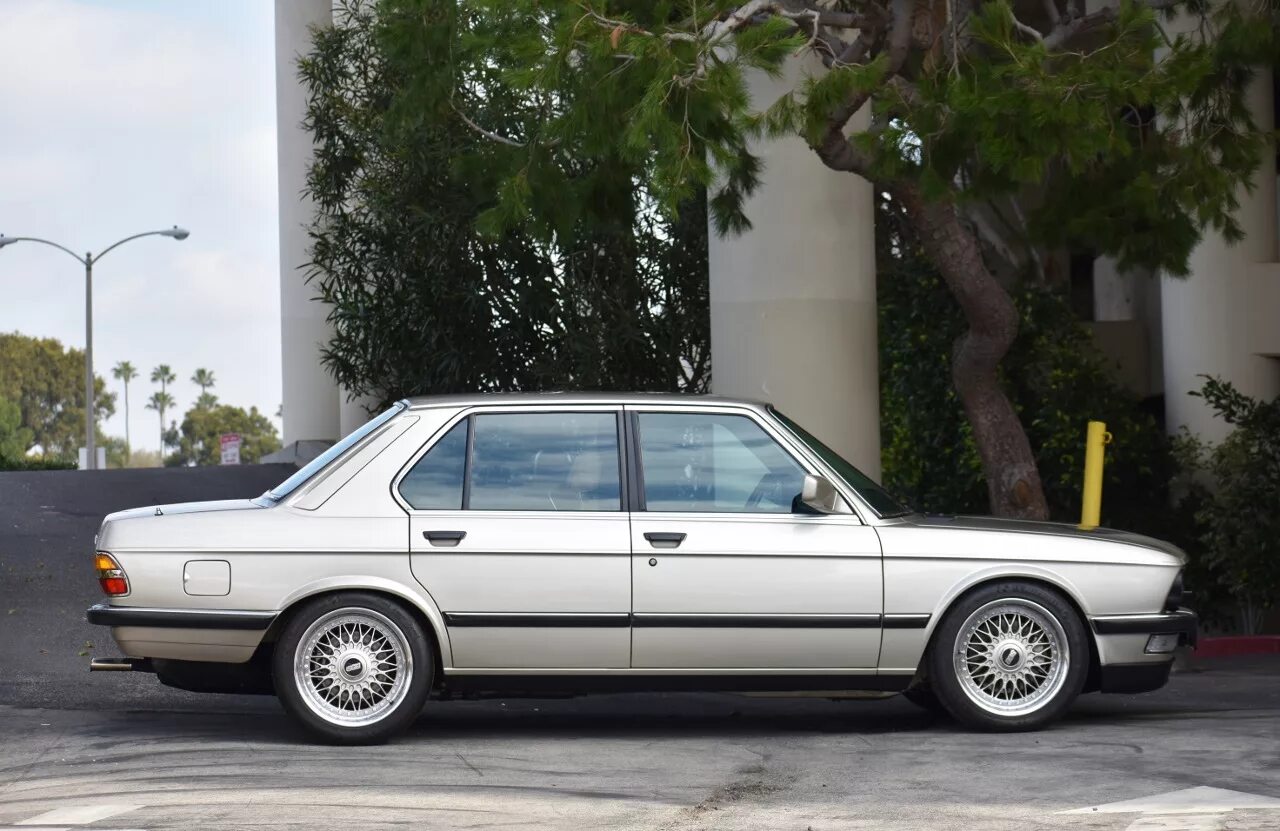 28 28 535. BMW e28 535i. БМВ Е 28 535 I. БМВ Е 28 1988. БМВ е28 белая.