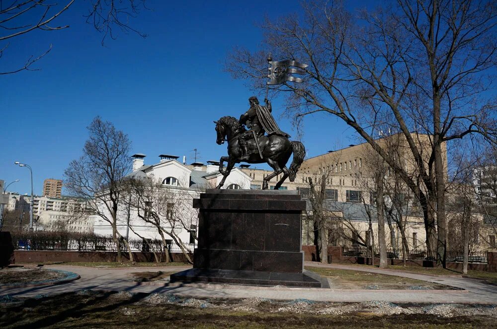 Памятник дмитрия. Памятник Дмитрию Донскому в Москве.