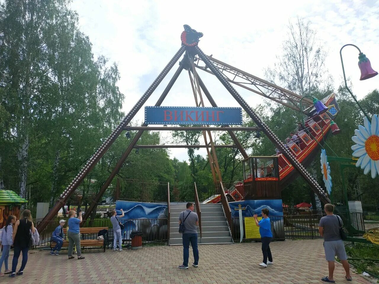 Екатеринбург парк маяковского аттракционы марс 360. Цепочная карусель парк маяковского екатеринбург. Маяковский парк екатеринбург аттракционы 2024. Екб парк маяковского аттракционы. Парк маяковского екатеринбург аттракционы.