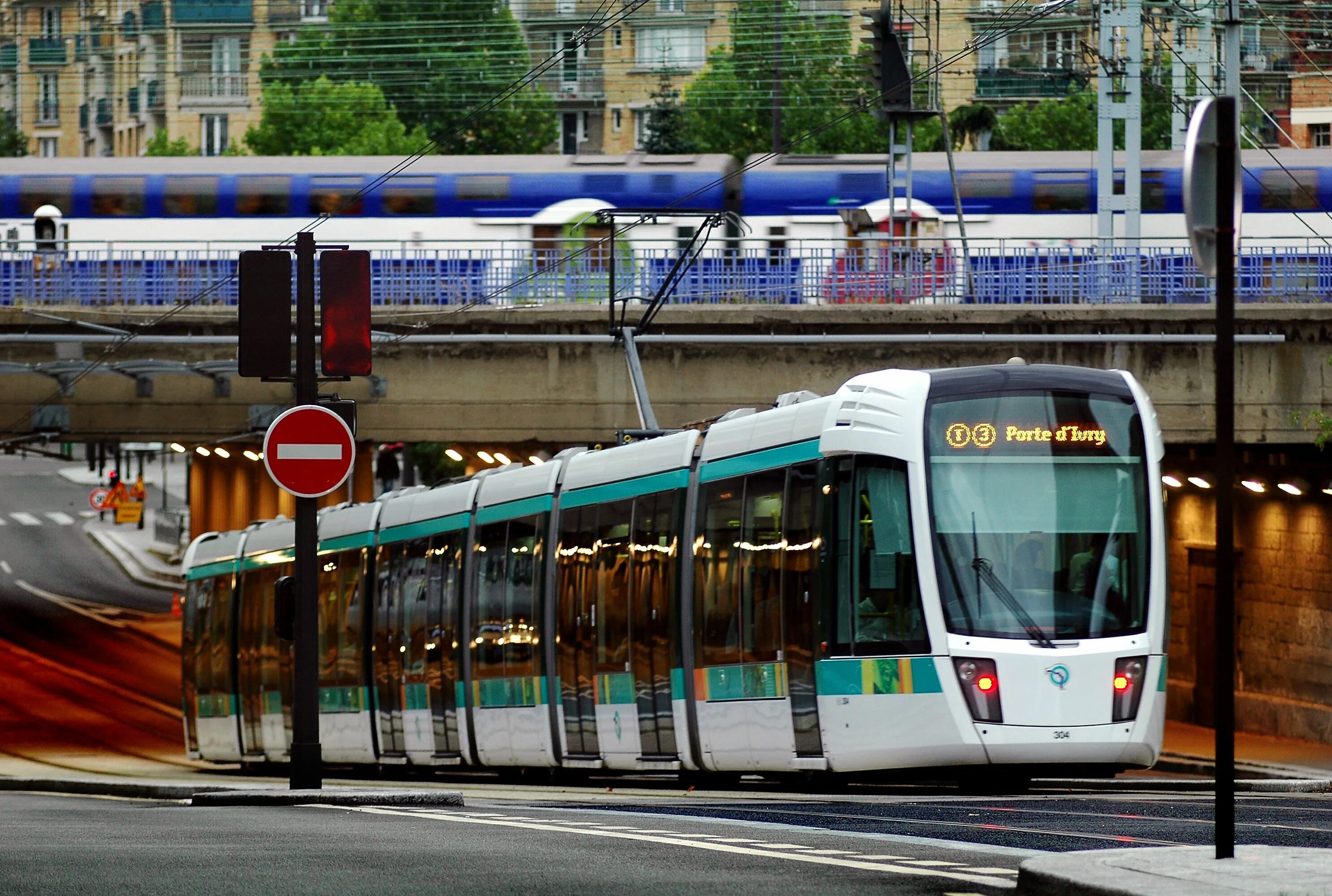 Трамвай в Париже. Лионский метрополитен Альстом. Франция les Tramways. Общественный транспорт Франции.