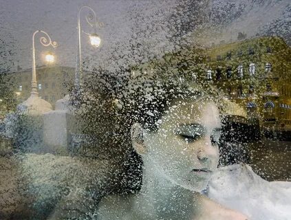 За окном метель кружится и на речке