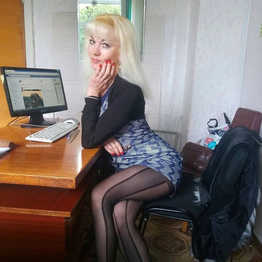 Русские женщины в офисе.