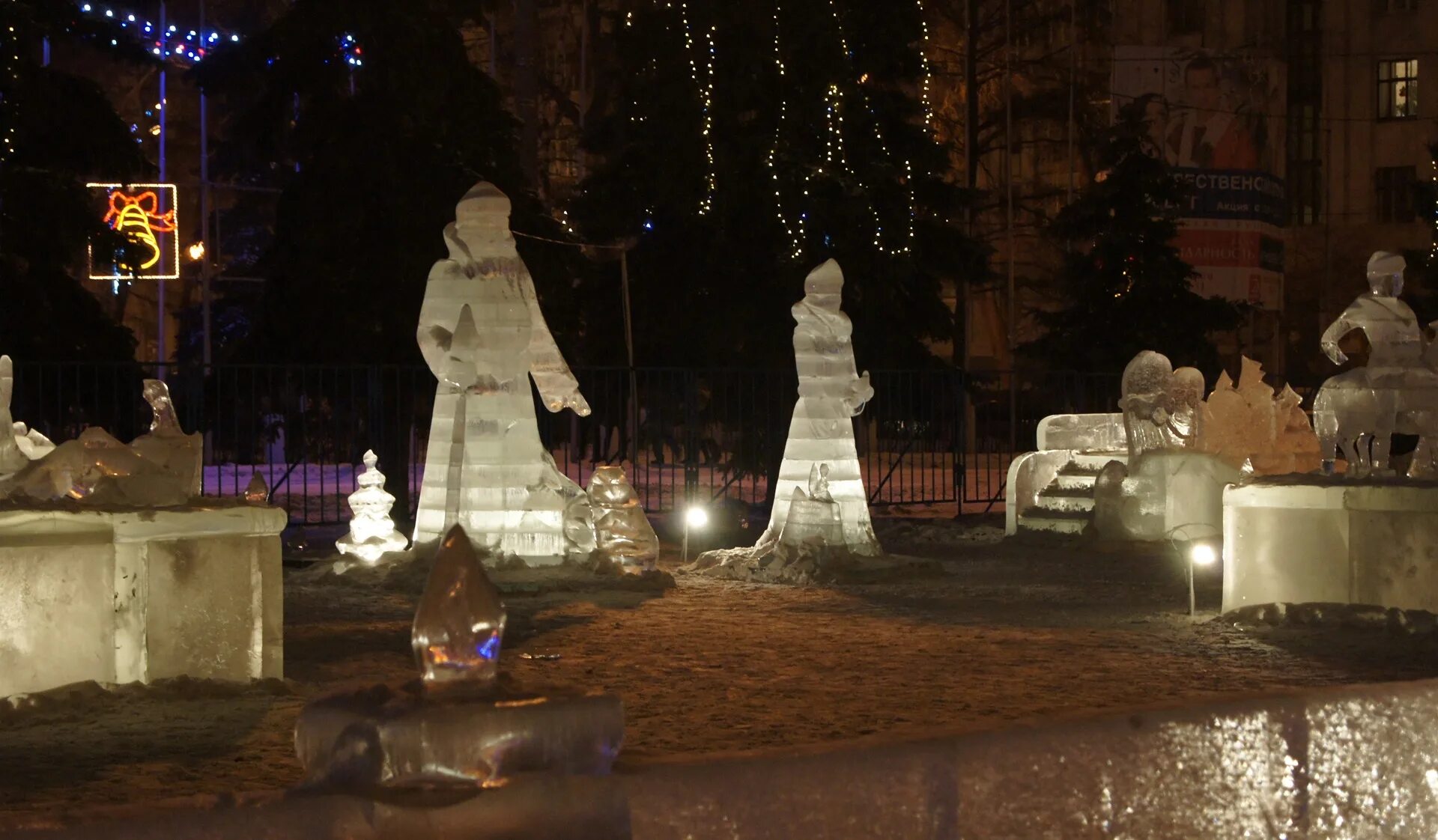 Площадь Куйбышева Самара зимняя. Площадь Куйбышева Самара зимой. Площадь Куйбышева Самара горка. Сквер площади Куйбышева Самара. Ледовый куйбышев