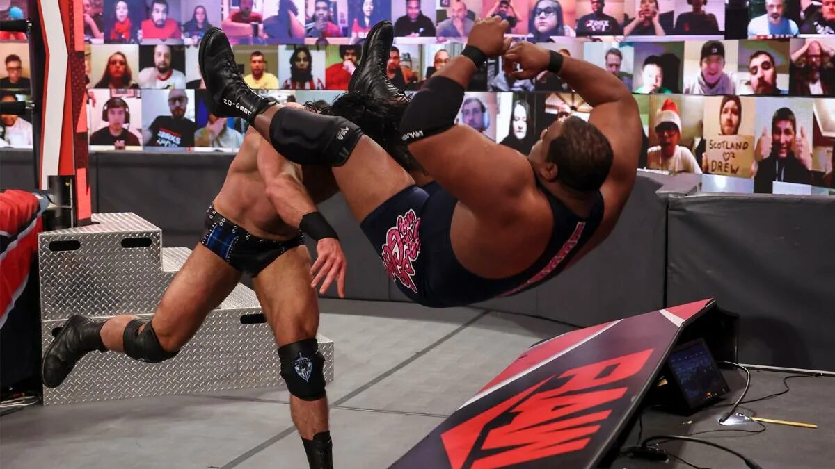 Raw 1 1 4. Keith lee wwe raw. drew mcintyre wwe 2025. реслинг по 2х2. дрю макинтайр против голдберга.