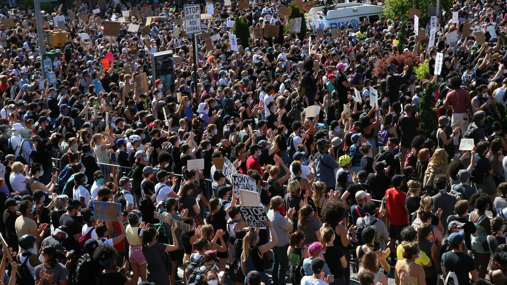 Много людей выразило. Protest people. Techno people protest. Гр. патология протест. Crowd of people following me.