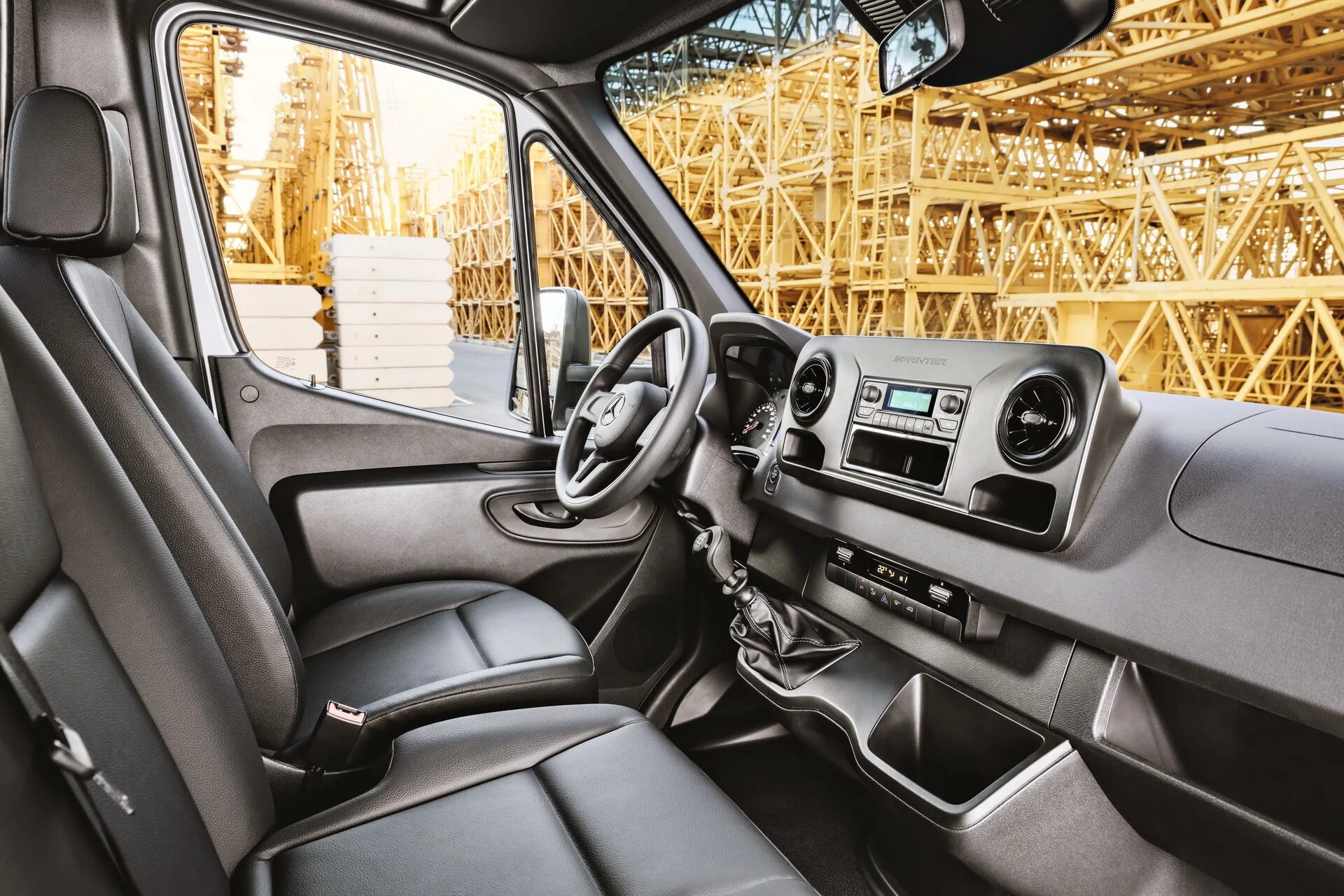 Мерседес спринтер автомат. Mercedes Benz Sprinter 2021 Interior. Мерседес Спринтер 2021 салон. Мерседес Спринтер 2019 салон. Мерседес Бенц Спринтер 2021.