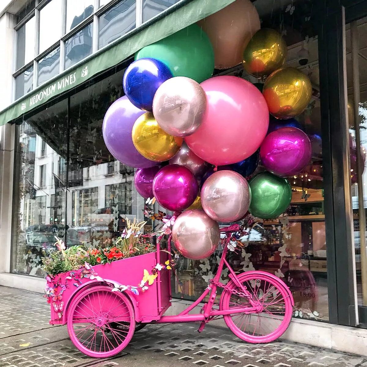 Креативные воздушные шары. Магазин с воздушными шарами. Лавка с воздушными шарами. Гигантские сладости.