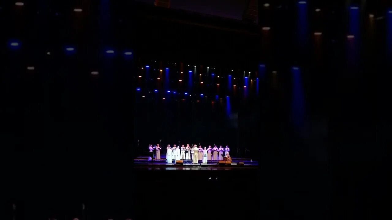 Концерт в кремле 19. Концерт в кремле холл. концерт в кремле прямой эфир фото.
