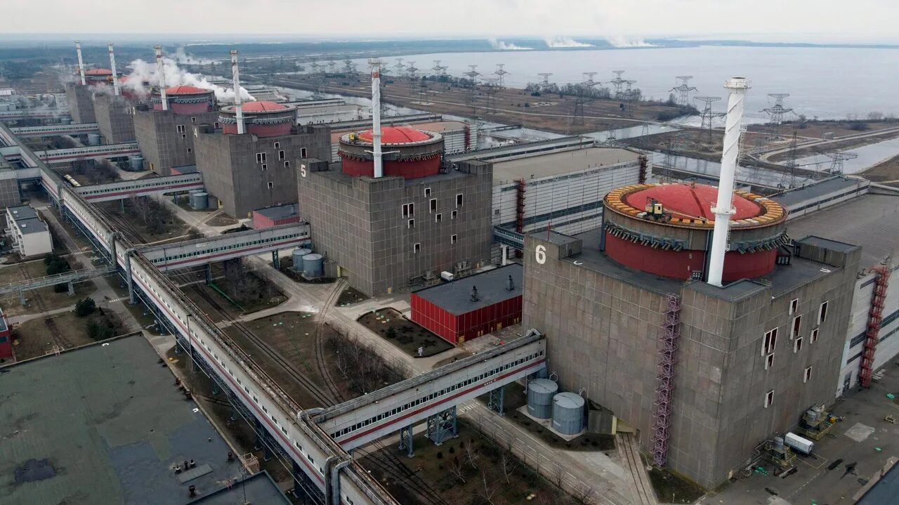 Запорожская аэс ядерная. Запорожской атомной электростанции (ЗАЭС). Запорожская АЭС 5 энергоблок. Энергодар атомная станция. МАГАТЭ Запорожская АЭС.